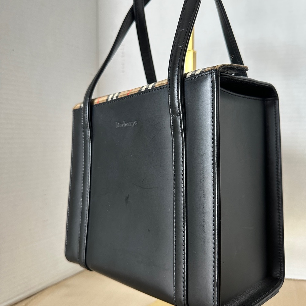 RARE AUTHENTIC/BURBERRY NOVA CHECK LEATHER HANDBAG BY SANYO SHOKAI. - Picture 7 of 17